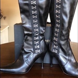 DONALD J PLINER Calf Stretch Leather Boots
